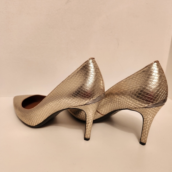 Women's shoes Calvin Klein  made of genuine leather in gold color. Size 7/1.2 - Picture 6 of 6